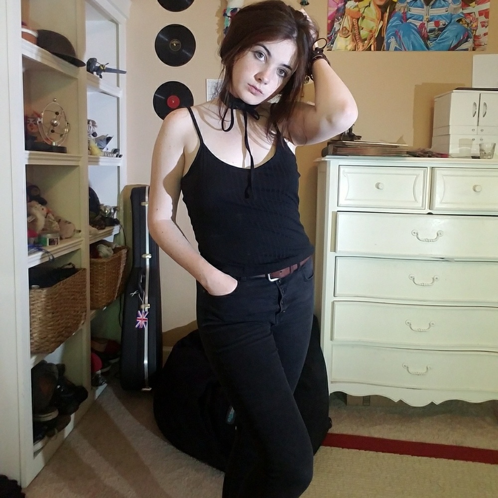 Ribbed Charlotte Russe vest with attached choker